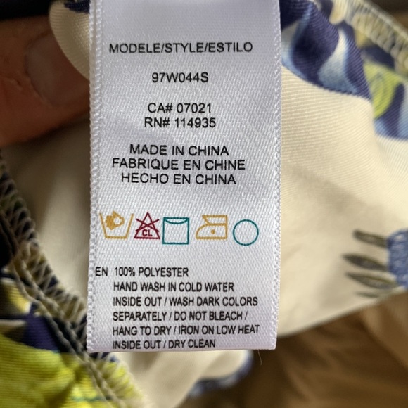 NWT Print satiny shorts - Picture 9 of 14